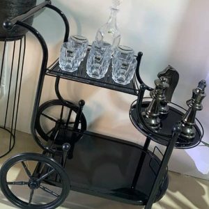 עגלת משקאות ופינוק,