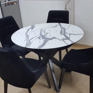 פינת אוכל עגולה נפתחת דמוי שיש לבן אפור