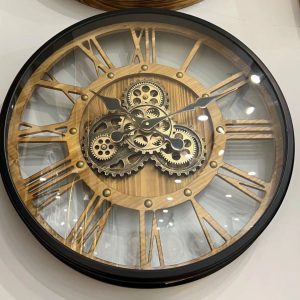 שעון ברזל בשילוב עץ