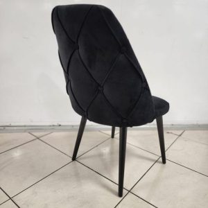 כיסא קפיטונג שחור